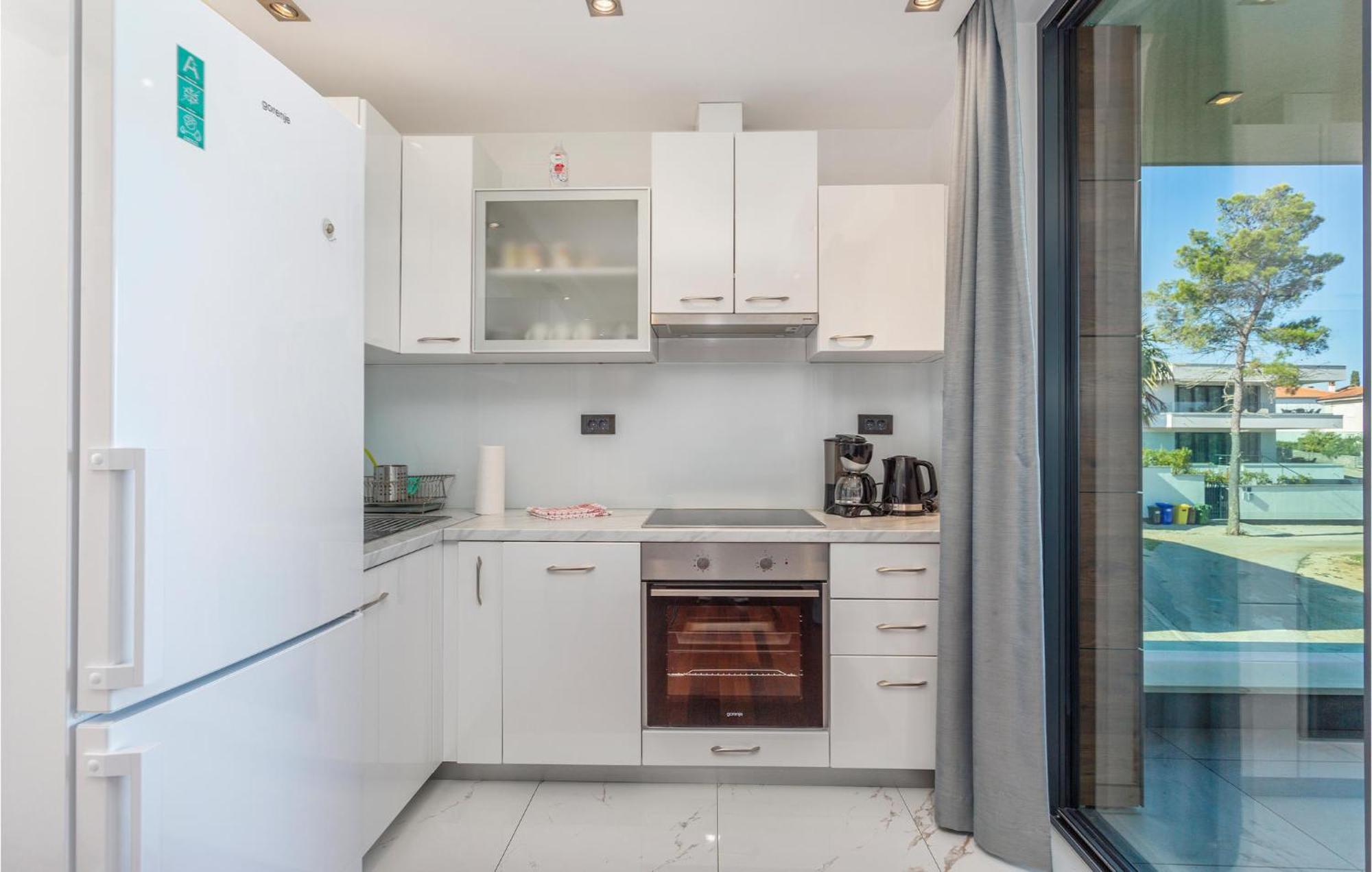 Stunning Apartment In Malinska With Kitchen Kültér fotó